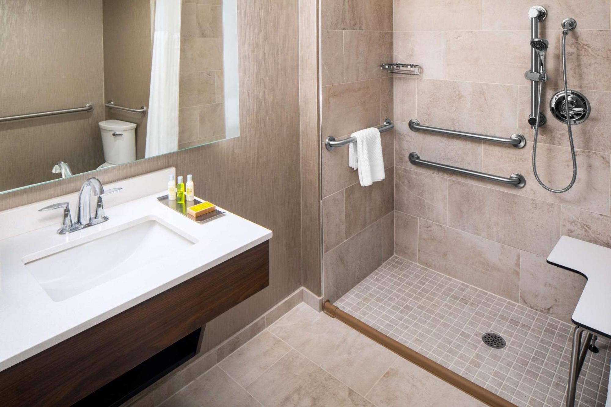 King Room Roll Shower Mobility Access,1551441430:JPEG